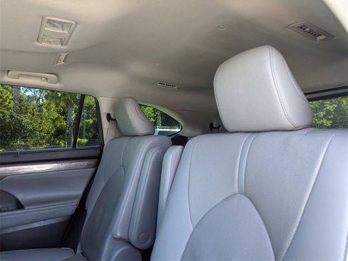 Used 2020 Toyota Highlander Limited image 23