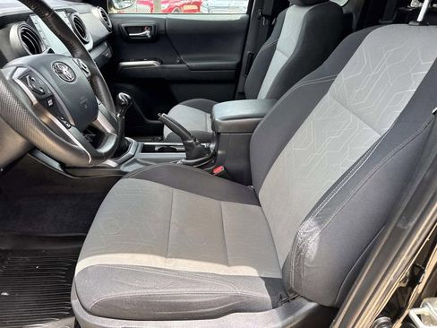 Used 2020 Toyota Tacoma TRD Sport AWD/4WD image 20