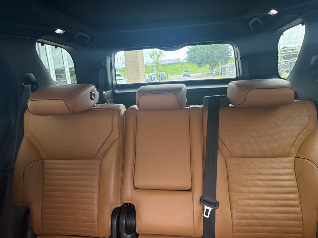 Used 2017 Land Rover Discovery HSE AWD/4WD image 14