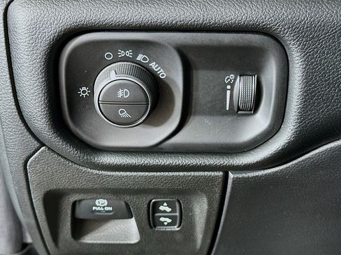 Used 2020 RAM 1500 Big Horn AWD/4WD image 17