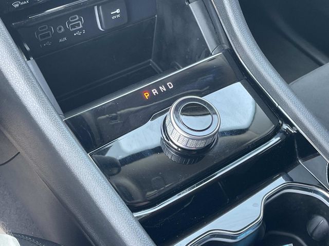 Used 2023 Jeep Grand Cherokee Laredo AWD/4WD image 32