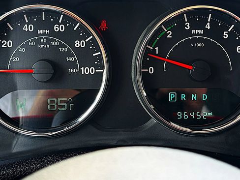 Used 2017 Jeep Wrangler Sahara w/ Connectivity Group AWD/4WD image 16