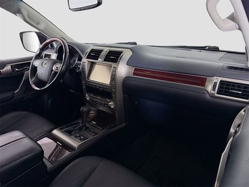 Used 2018 Lexus GX 460 image 24