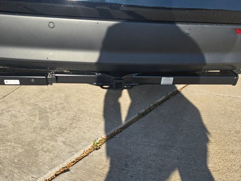 Used 2025 Toyota Sienna XLE Woodland Edition image 4