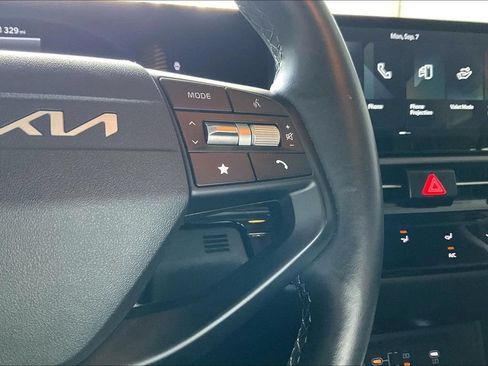 Used 2026 Kia Sportage LX FWD image 9