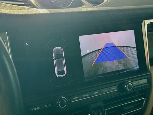 Certified 2021 Porsche Macan image 19