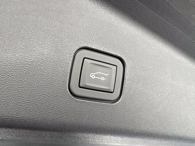 Used 2026 Cadillac Vistiq Sport w/ LPO, Floor Liner Package AWD/4WD image 8