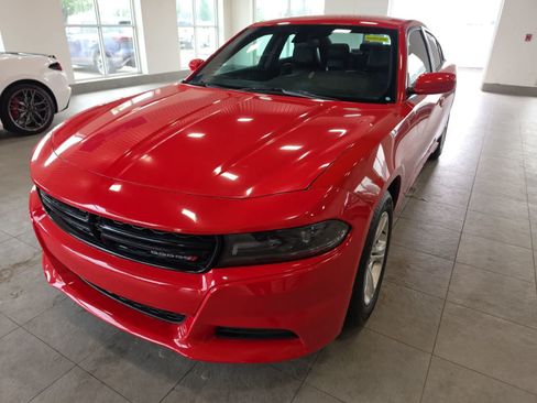 Used 2021 Dodge Charger SXT w/ Leather Interior Group RWD image 2