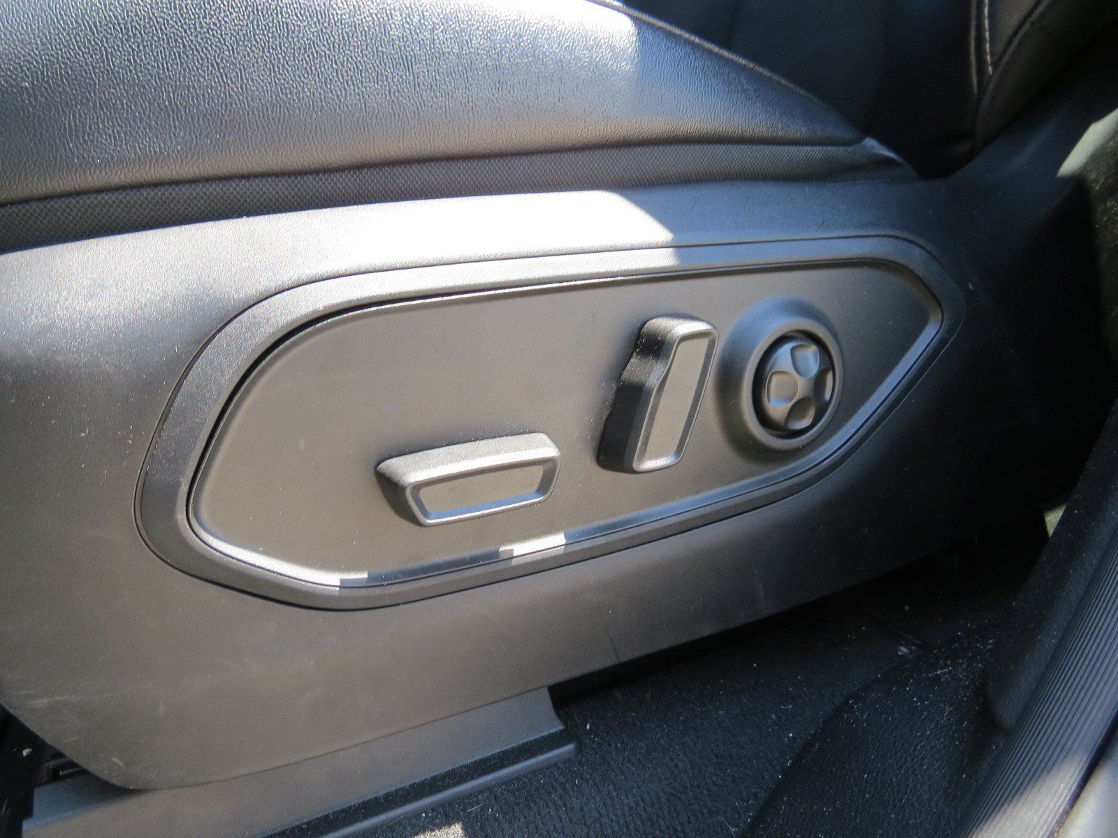 Used 2024 Jeep Grand Cherokee Altitude AWD/4WD image 15