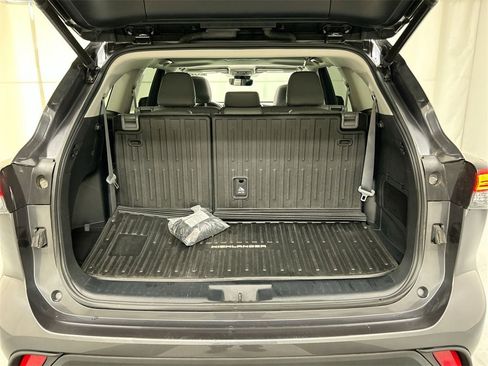 Used 2023 Toyota Highlander XLE image 23