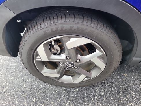 Used 2022 Hyundai Venue Limited FWD image 8