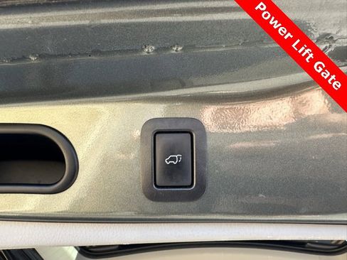 Used 2016 Toyota Highlander XLE image 19