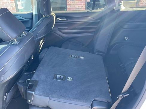 Used 2023 Jeep Grand Cherokee L Laredo image 24