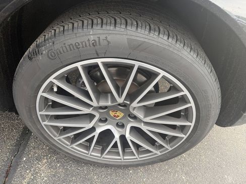 Used 2021 Porsche Cayenne image 21