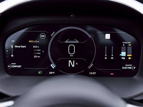 Used 2024 McLaren Artura RWD image 71