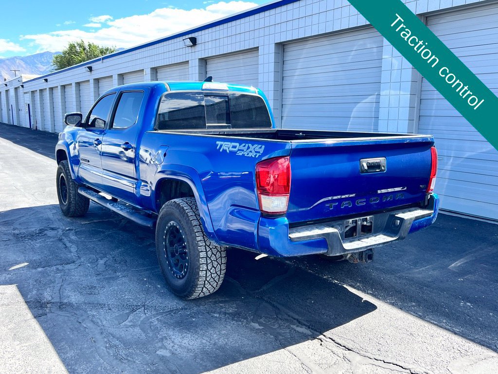 Used 2017 Toyota Tacoma TRD Sport AWD/4WD image 5