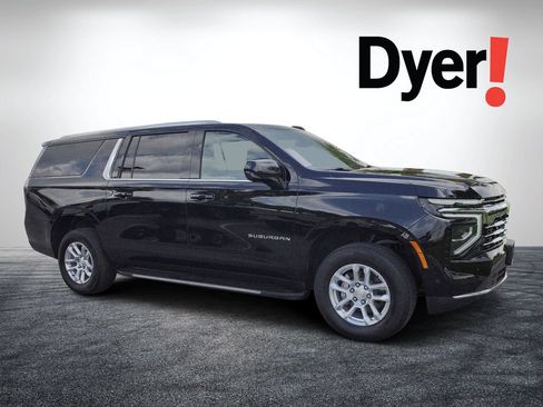 Certified 2025 Chevrolet Suburban LT RWD image 1