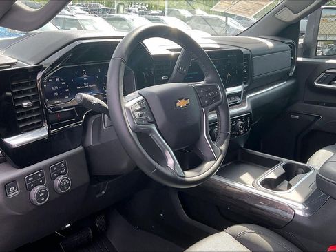 Used 2025 Chevrolet Silverado 2500 LTZ w/ LTZ Plus Package AWD/4WD image 15