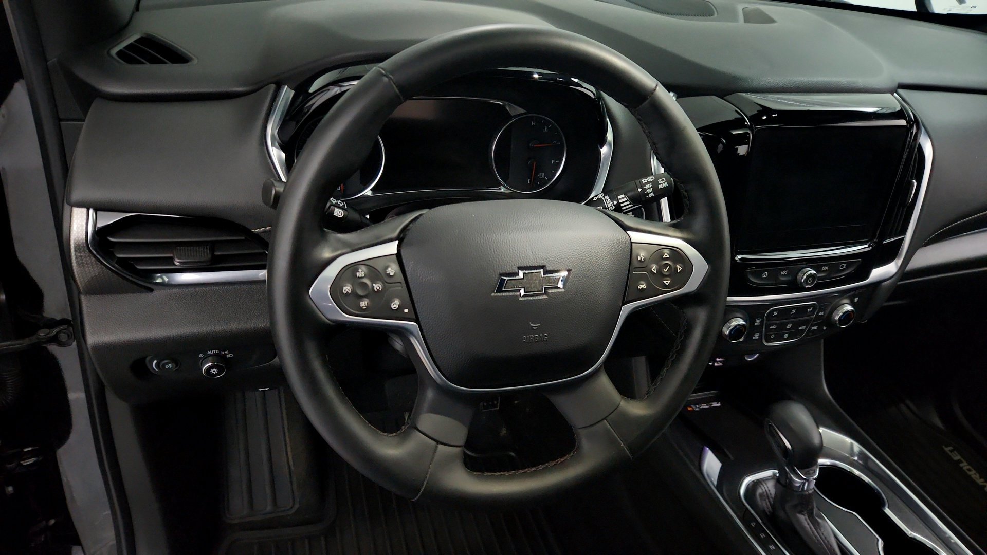 Used 2023 Chevrolet Traverse Premier w/ Redline Edition FWD image 3