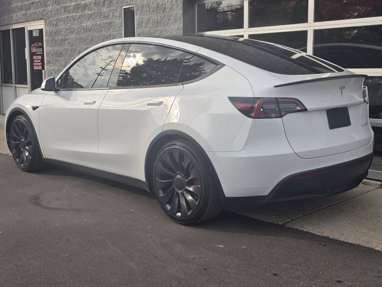 Used 2023 Tesla Model Y Performance AWD/4WD image 4