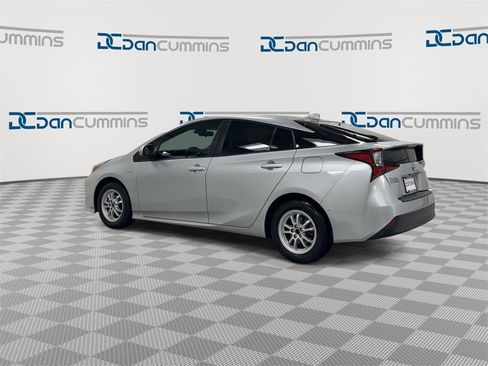 Used 2022 Toyota Prius LE image 6