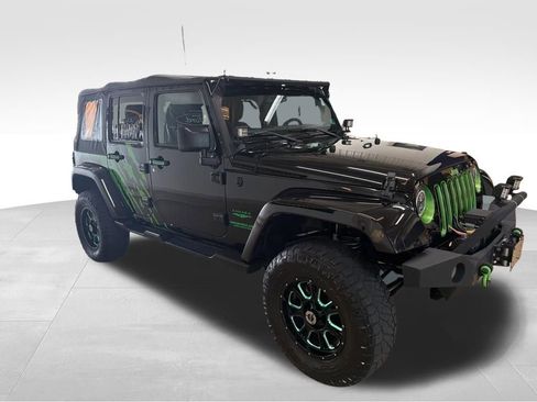 Used 2016 Jeep Wrangler Unlimited Sahara w/ Connectivity Group image 8