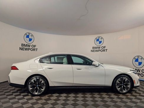 New 2026 BMW 530i xDrive w/ Premium Package AWD/4WD image 5