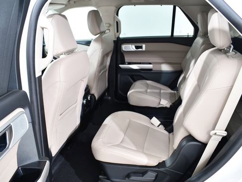 Used 2022 Ford Explorer Limited w/ Limited Technology Package image 16