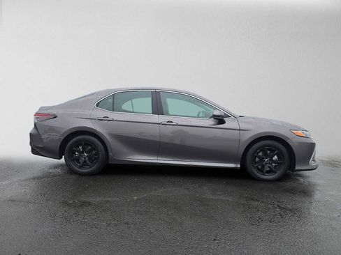 Used 2022 Toyota Camry LE FWD image 2