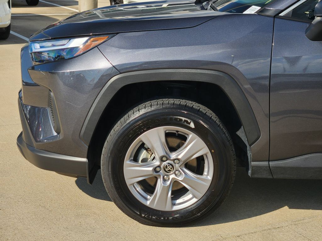 Used 2025 Toyota RAV4 LE AWD/4WD image 8