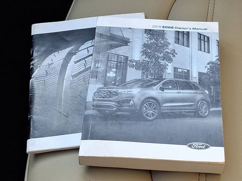 Used 2019 Ford Edge SEL w/ Equipment Group 201A image 27