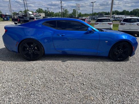 Used 2018 Chevrolet Camaro LT RWD image 7