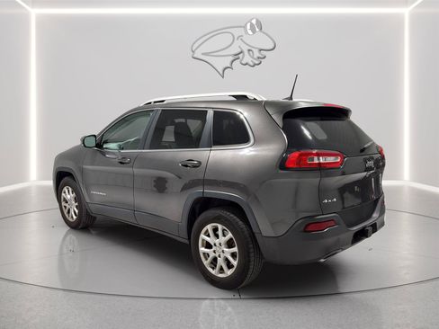 Used 2018 Jeep Cherokee Latitude Plus w/ Comfort/Convenience Group AWD/4WD image 3