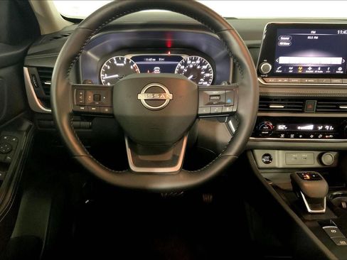 Used 2025 Nissan Rogue SV image 5