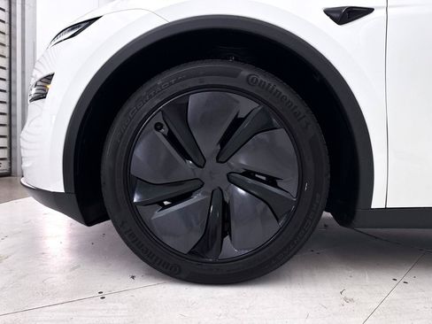 Used 2026 Tesla Model Y Long Range AWD/4WD image 15