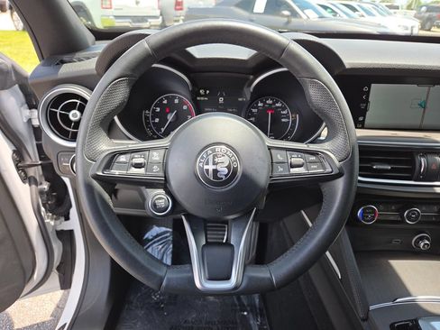 Used 2022 Alfa Romeo Stelvio Ti AWD/4WD image 33