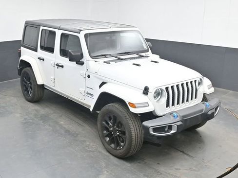 Used 2023 Jeep Wrangler Unlimited Sahara AWD/4WD image 19