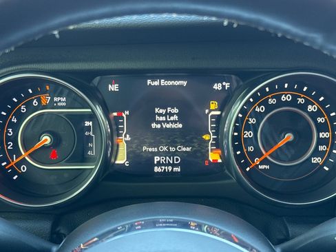 Used 2018 Jeep Wrangler Unlimited Sahara image 33