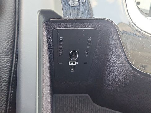 Used 2024 Volvo S60 B5 Plus AWD/4WD image 10