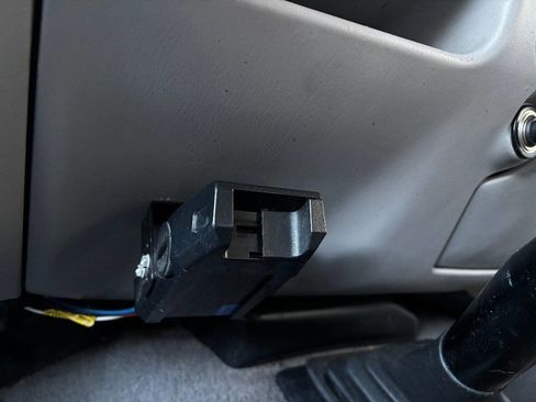 Used 2000 Ford F250 XL image 25