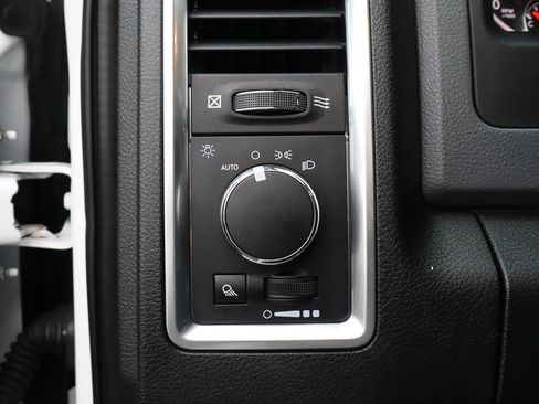 Used 2020 RAM 1500 Classic SLT image 16