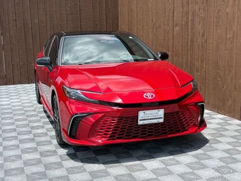 Used 2025 Toyota Camry XSE FWD image 12