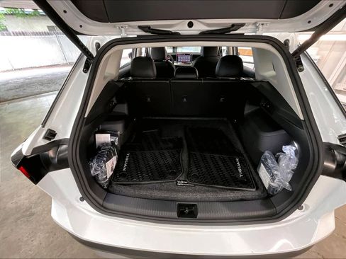 Certified 2025 Volkswagen Tiguan SE FWD image 29
