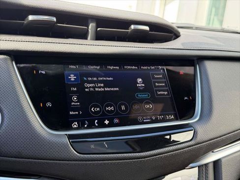 Used 2025 Cadillac XT6 Luxury AWD/4WD image 31