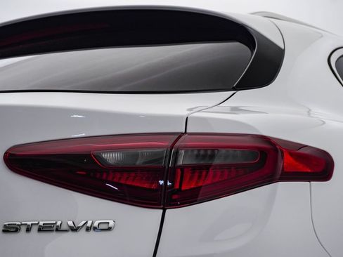 Used 2018 Alfa Romeo Stelvio Ti AWD/4WD image 13