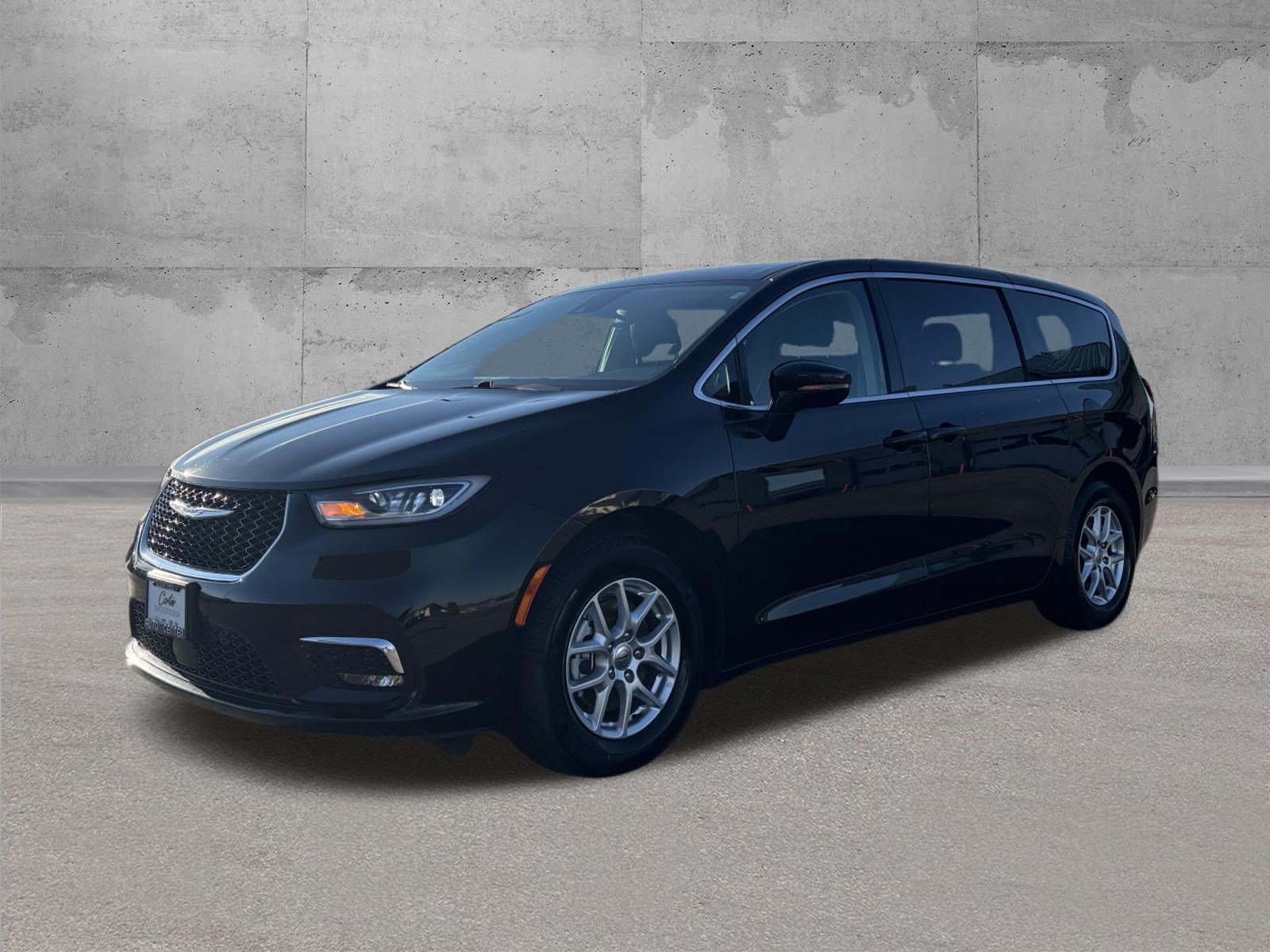 Used 2024 Chrysler Pacifica Touring-L FWD image 5
