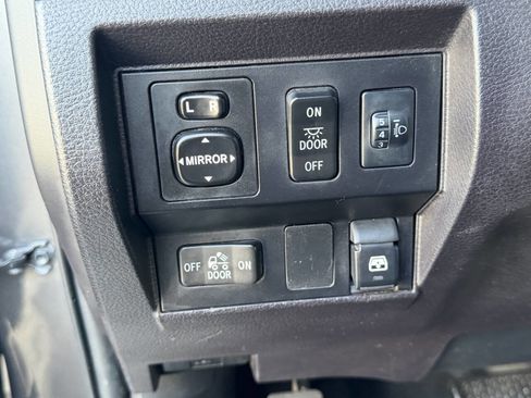 Used 2016 Toyota Tundra Limited AWD/4WD image 18