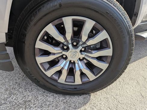 Used 2021 Toyota Tacoma Limited image 31