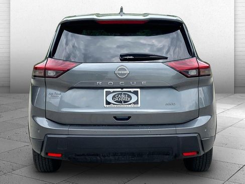 Used 2025 Nissan Rogue SV AWD/4WD image 3