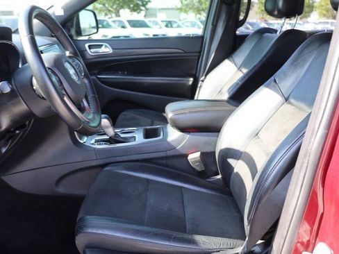 Used 2019 Jeep Grand Cherokee Altitude AWD/4WD image 13